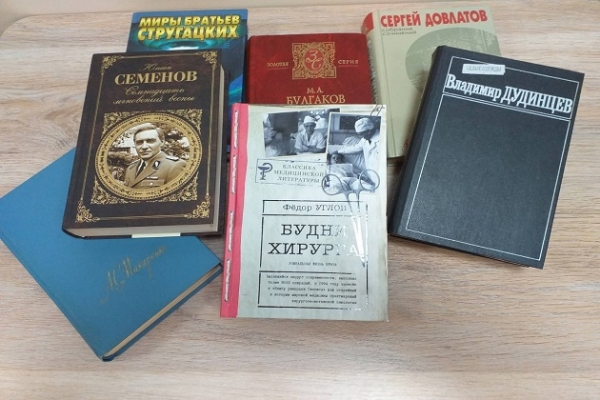 Книжная выставка «Мир профессий открывает Книга!»