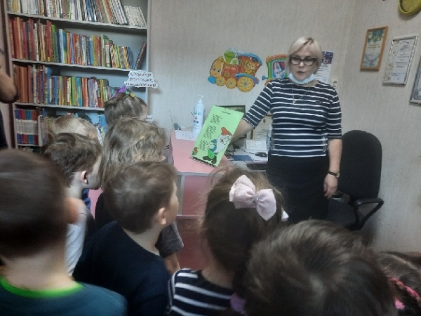 Обзорная экскурсия «Знайте, что тут книжки живут»